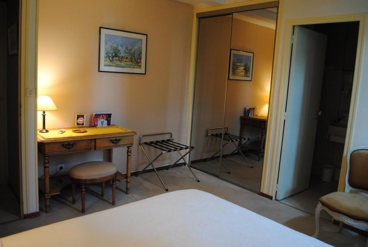Mas De Bouvau Bed & Breakfast Violes Exterior photo