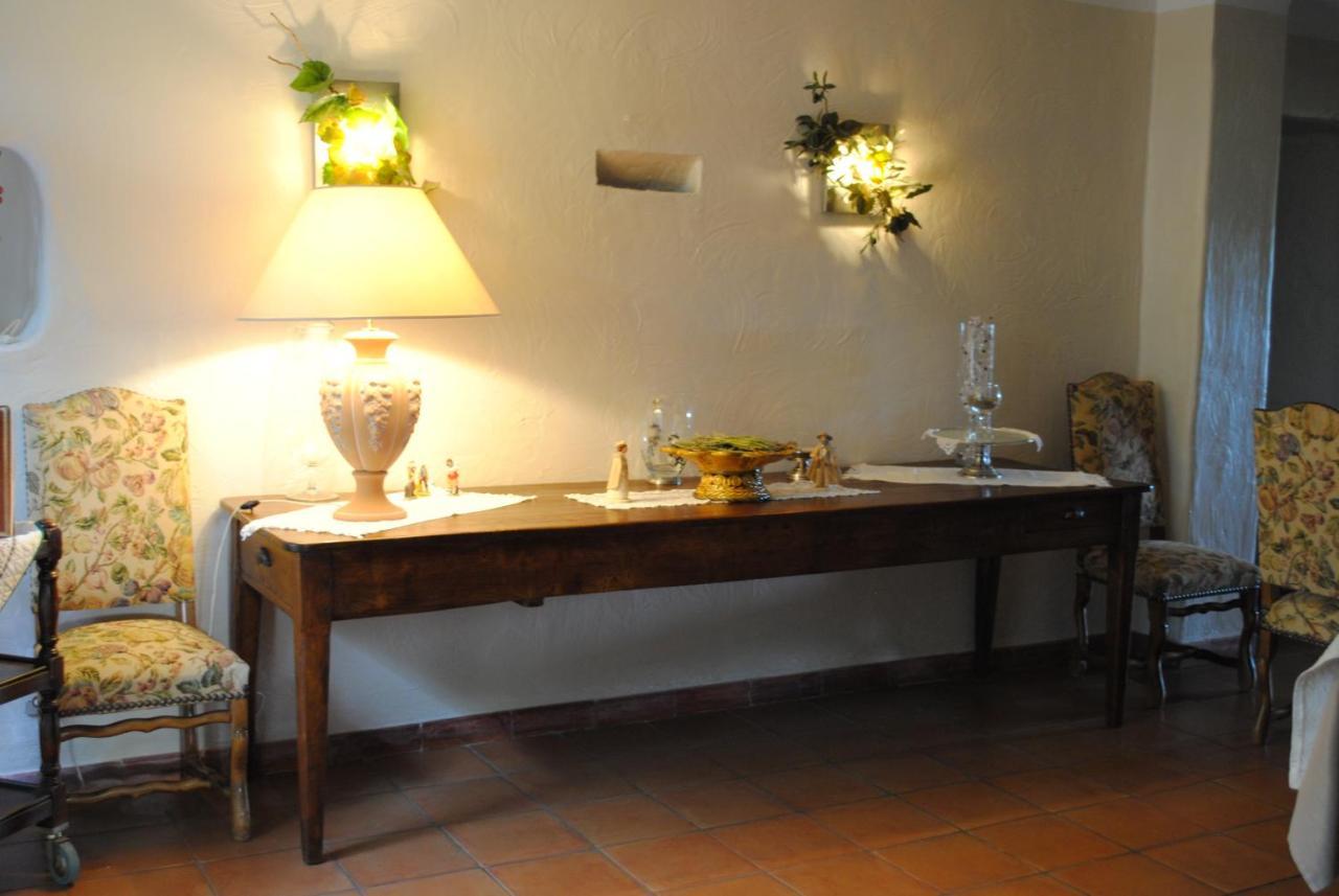 Mas De Bouvau Bed & Breakfast Violes Exterior photo