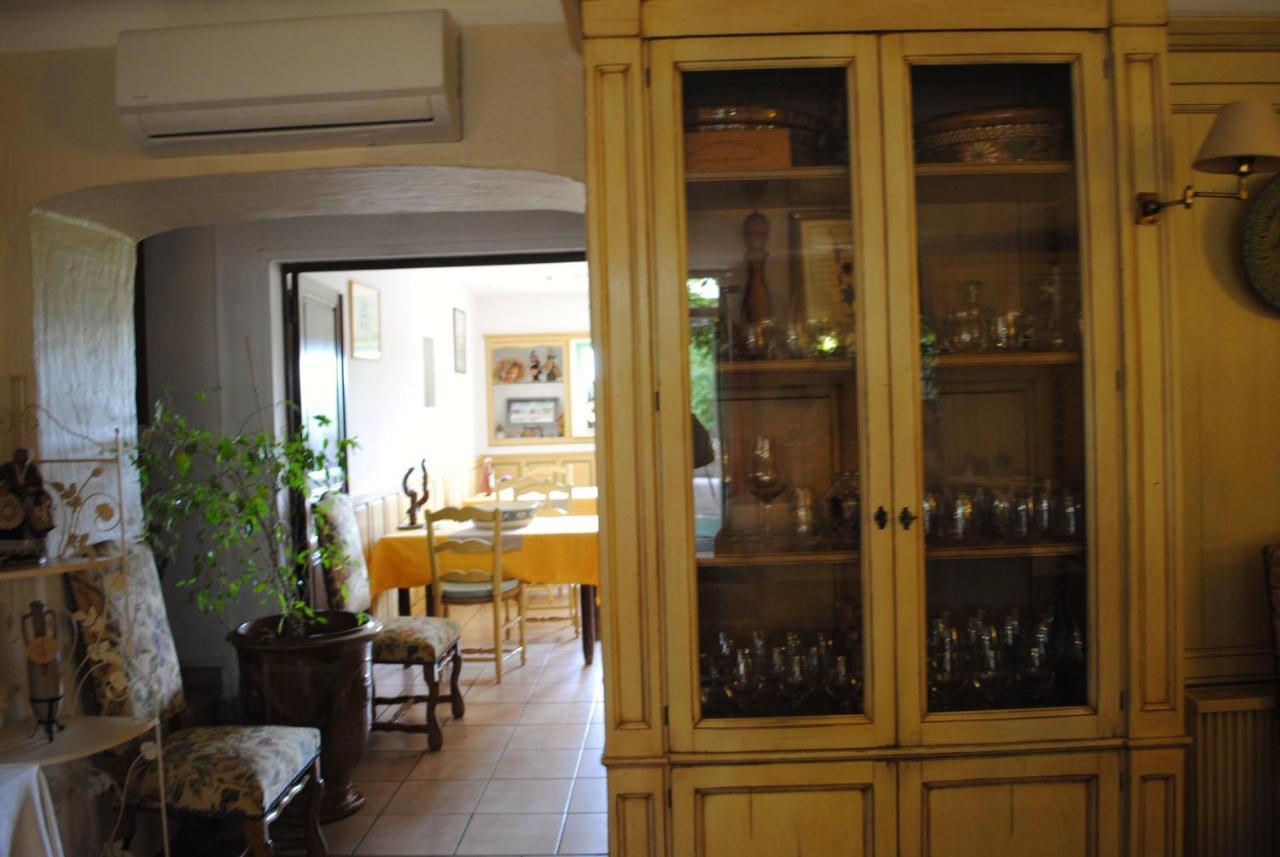 Mas De Bouvau Bed & Breakfast Violes Exterior photo
