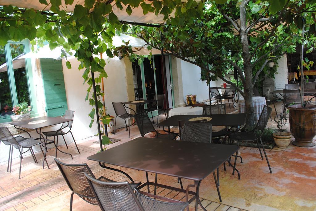 Mas De Bouvau Bed & Breakfast Violes Exterior photo