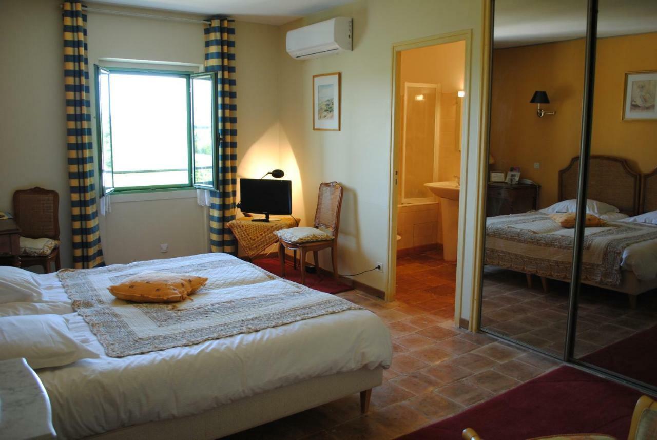 Mas De Bouvau Bed & Breakfast Violes Exterior photo