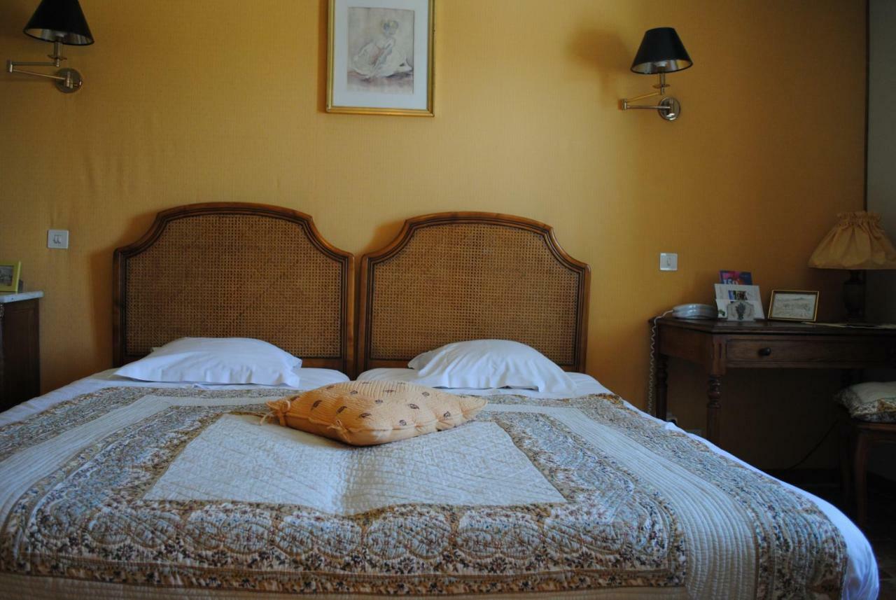 Mas De Bouvau Bed & Breakfast Violes Exterior photo