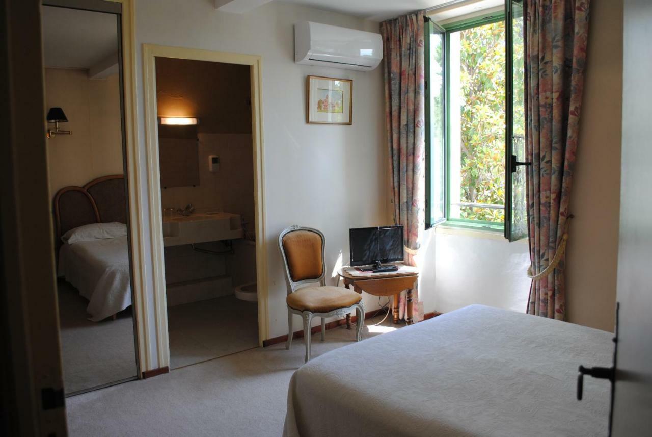 Mas De Bouvau Bed & Breakfast Violes Exterior photo