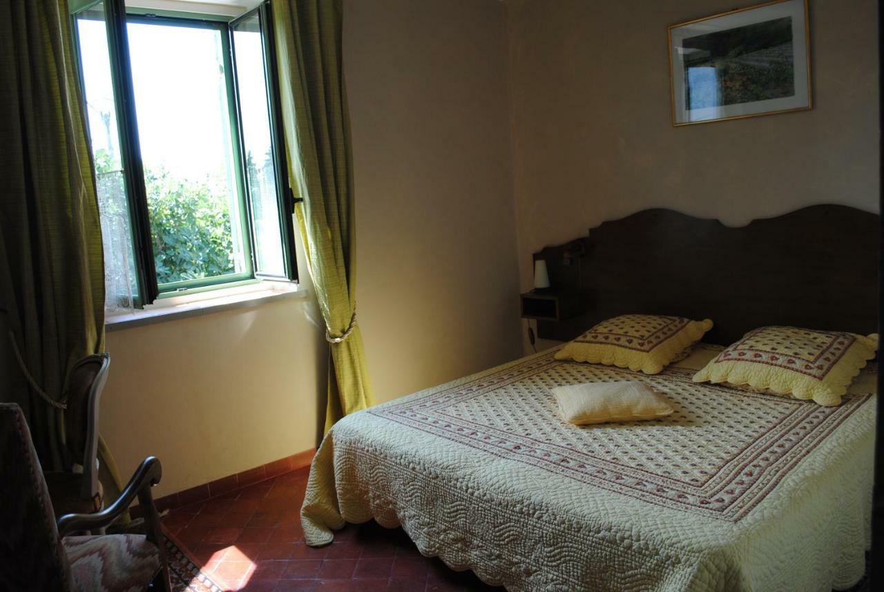 Mas De Bouvau Bed & Breakfast Violes Exterior photo