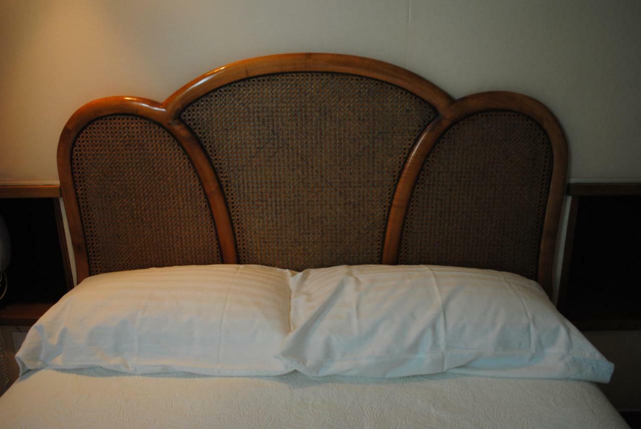 Mas De Bouvau Bed & Breakfast Violes Exterior photo