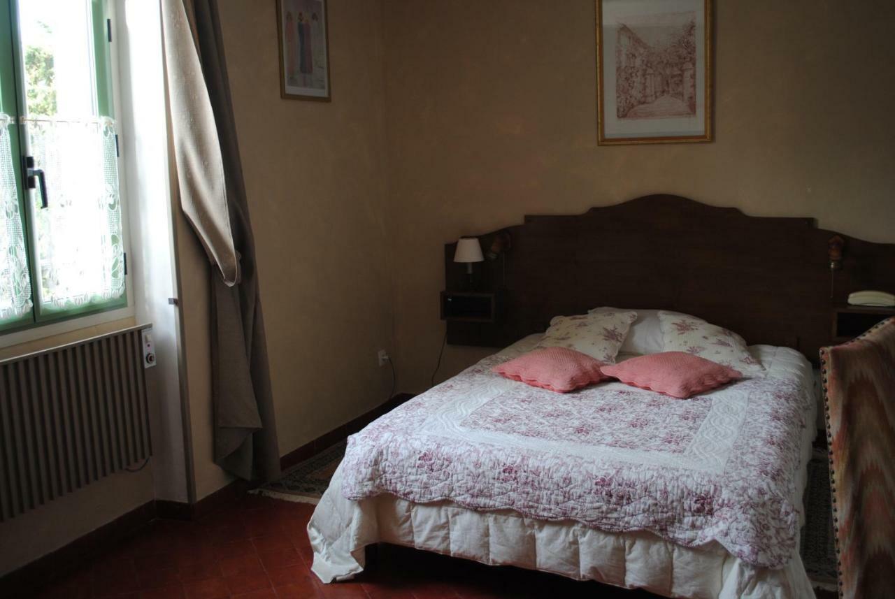 Mas De Bouvau Bed & Breakfast Violes Exterior photo