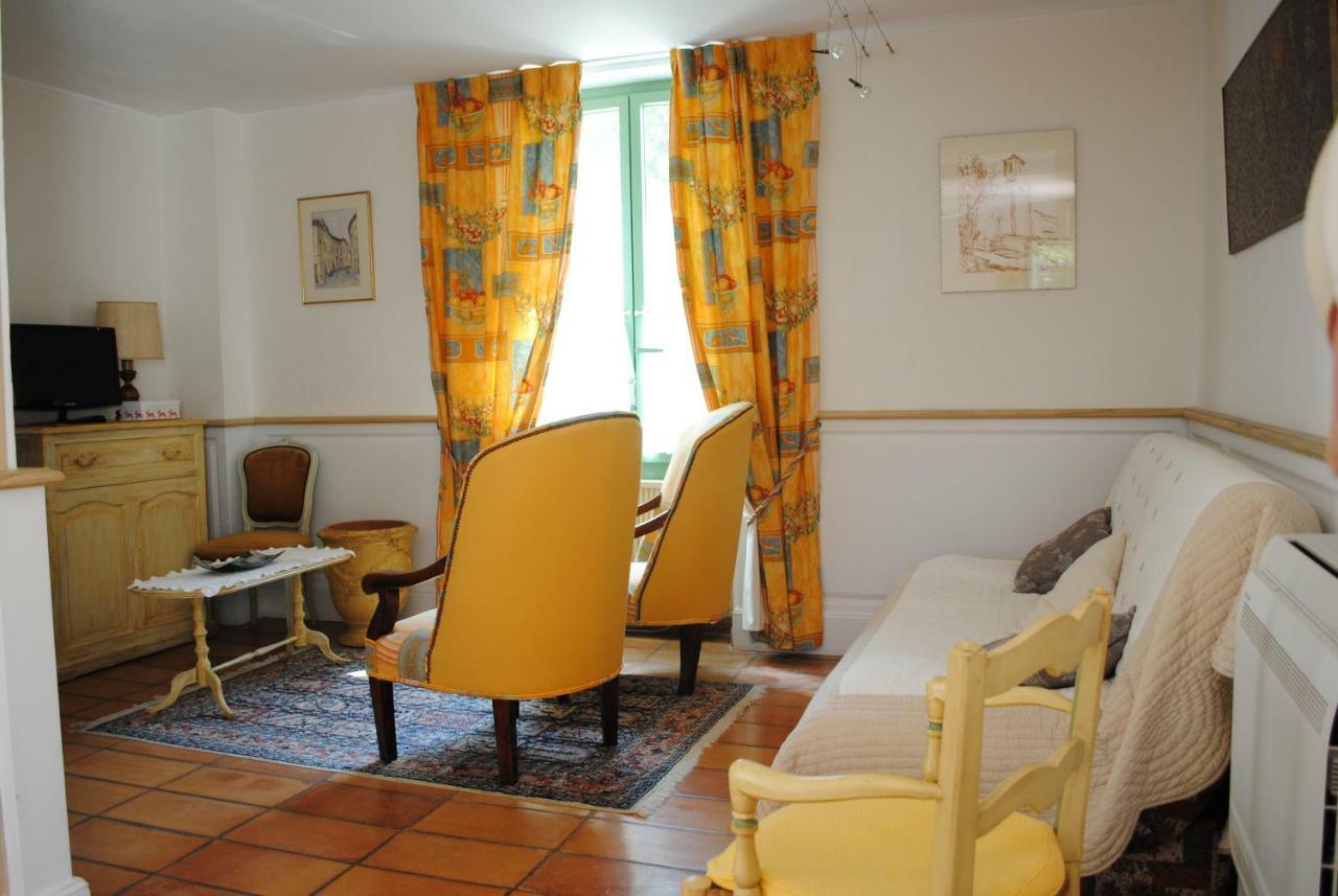 Mas De Bouvau Bed & Breakfast Violes Exterior photo